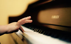 playing-piano-wallpaper-2