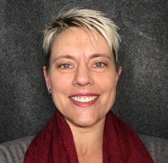 lindsey simpson headshot_edited.jpg