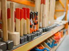 Marteaux et autres outils à main en boutique
