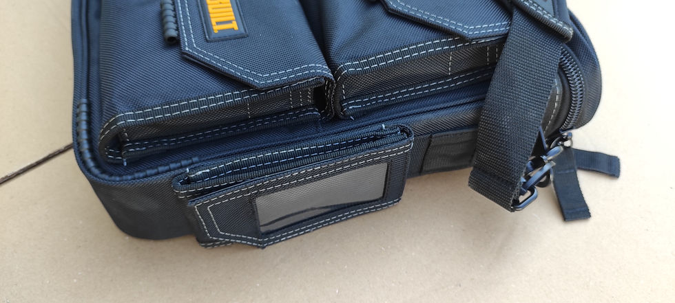 Miniature : Détail des poches extérieures de la sacoche ToughBuilt