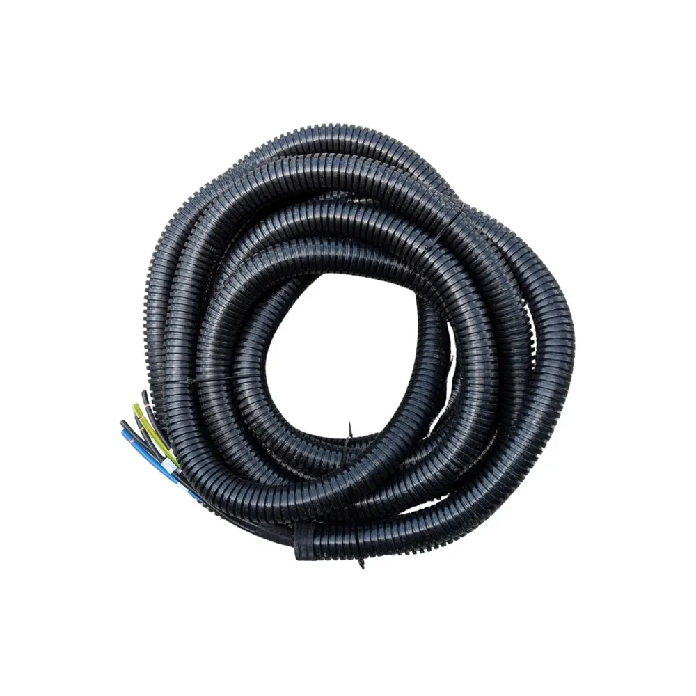 Vue complète sur fond blanc de 10m gainés de 5 câbles électriques H07V-K 1G16 pour installations triphasées