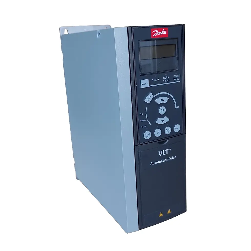 Vue complète sur fond blanc de Variateur de fréquence compact Danfoss VLT 131B1268