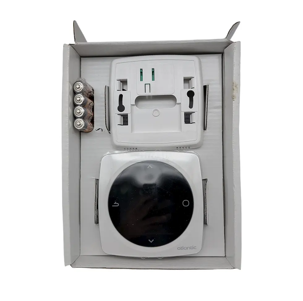 Vue complète sur fond blanc du thermostat modulant Atlantic Navilink 105.