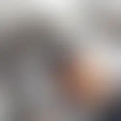 Un technicien intervient pour la maintenance du chauffe-eau