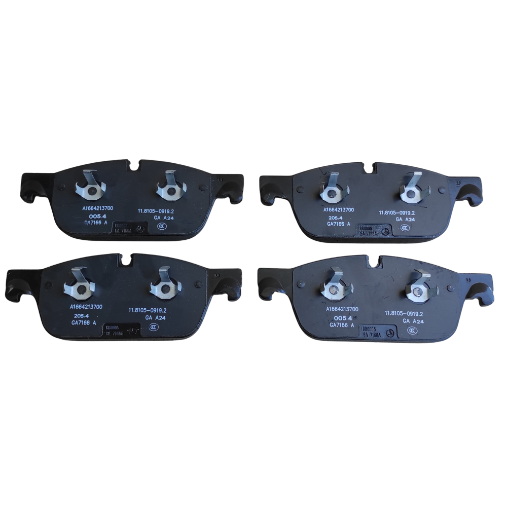 Lot de 4 plaquettes de frein avant pour Mercedes GL, vue complète sur fond blanc