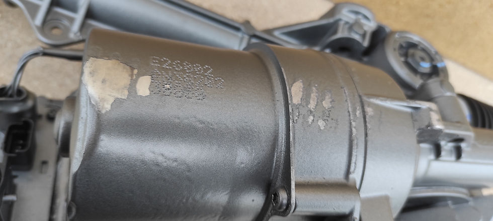 Miniature : gros plan sur la gravure de la Crémaillère de direction ERA SR23300 pour C3 Picasso et Peugeot 207♻️