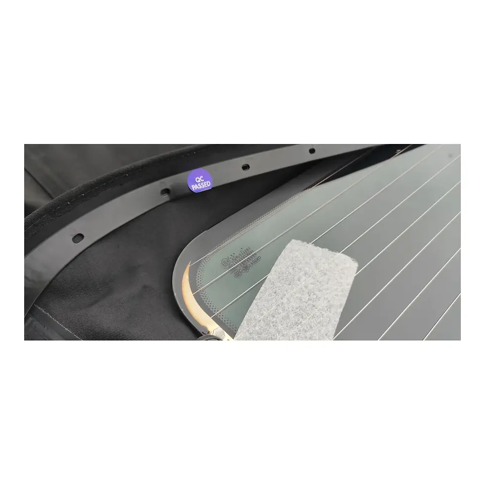 Miniature : gros plan sur une partie de la Capote noire Robbins 2714C-ST-BKB pour BMW E46 2000-2008