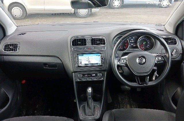 Thumbnail: Volkswagen Polo 1.2TSI HighLine 2016 114,000km