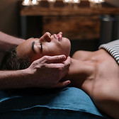 Massage brengt relaxatie, balans en verlichting.