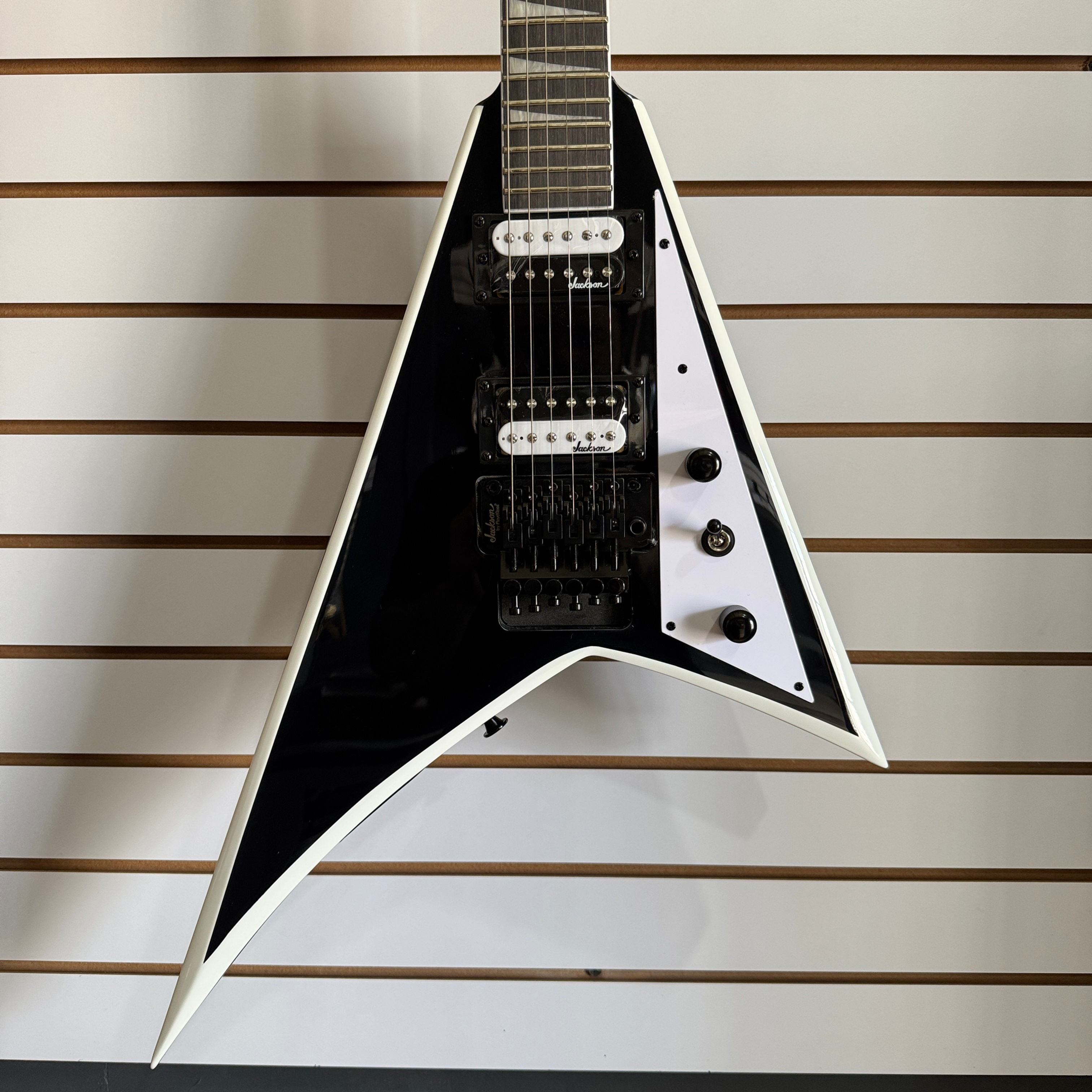 Jackson Rhoads JS32 - Black with White Bevels