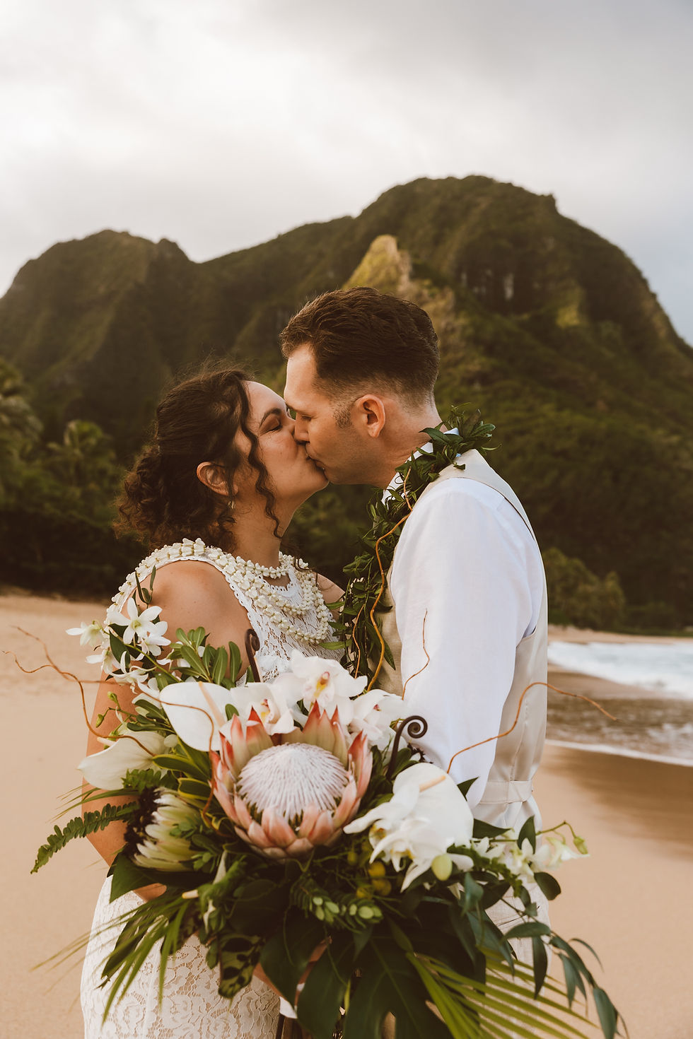 Annie Hart Photography Kauai Hawaii Wedding Elopement Photographers