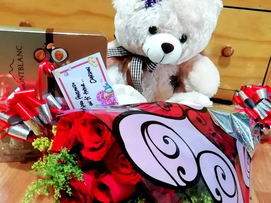Oso, rosas, chocolates y Carta.