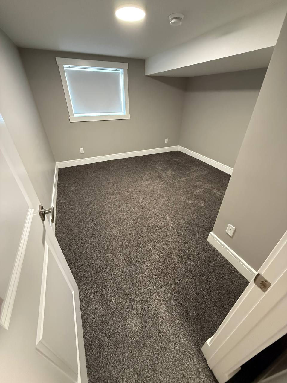 Empty room with accessible floor and baseboards in a Cleaning Fairy property photo