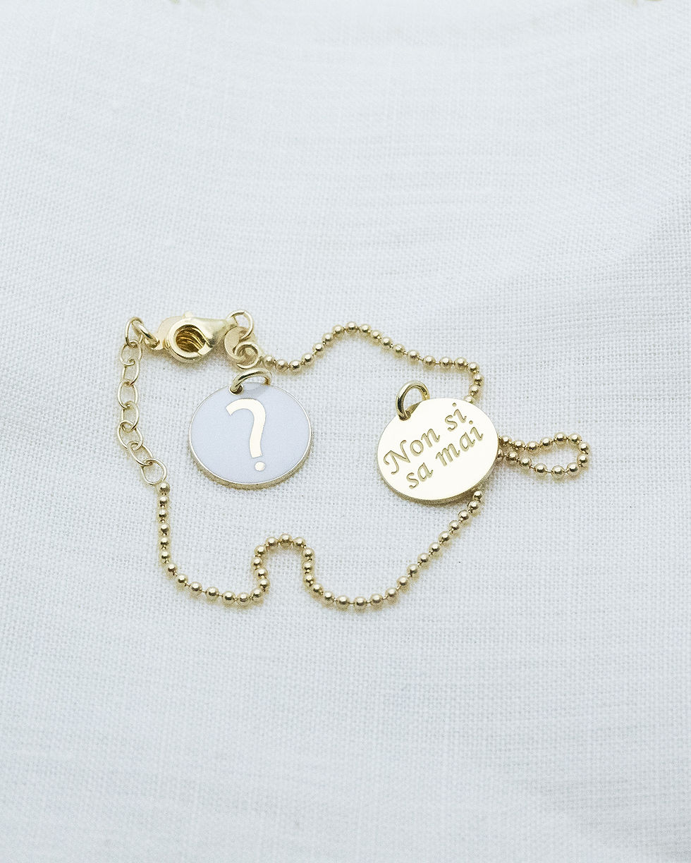 Miniatura: Bracciale palline con due ciondoli - "Punto interrogativo" & "Non si sa mai"