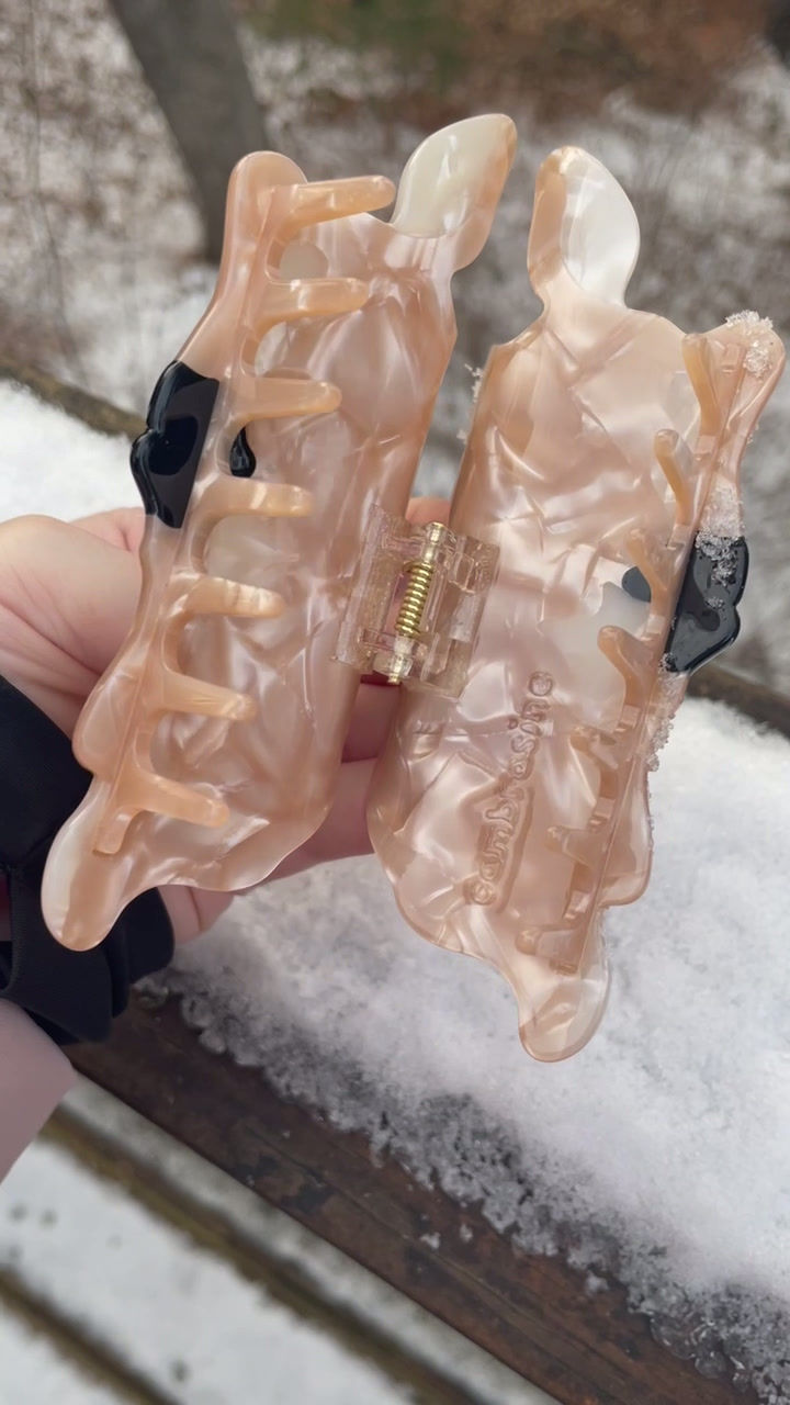 Thumbnail: Sleeping Fawn Hair Claw