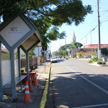 PARADA DE ÔNIBUS É REALOCADA PARA VIABILIZAR VAGAS DE ESTACIONAMENTO