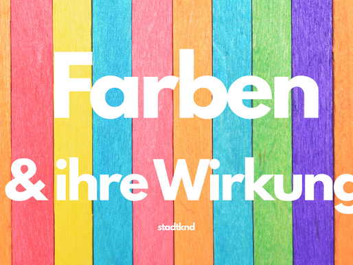 Bunter Hintergrund mit weißer Schrift: Farben und ihre Wirkung- stadtknd