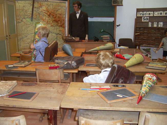 schule-50er-60er-jahre-ausstellung.jpeg