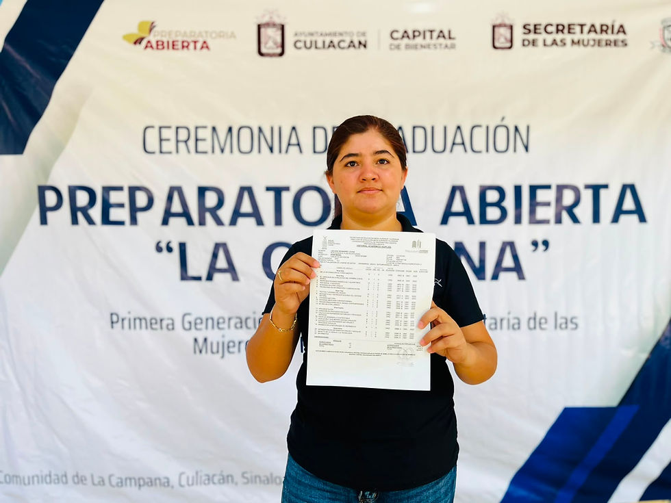 Grupo de mujeres termina la Prepa en La Campana con Siglo XXI