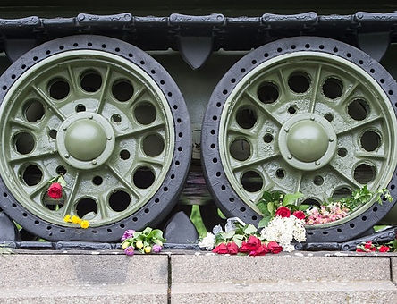 Sowjetisches-Ehrenmal-Tiergarten_dpa4.jp
