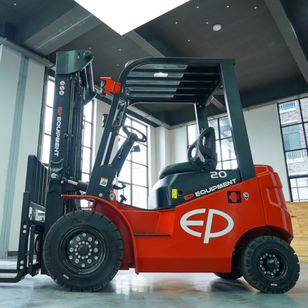 Miniature : Chariot élévateur électrique EFL203P