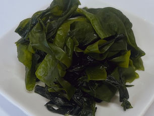 新商品、茎付生わかめ販売開始