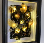 Fleurs dorées illuminées, Les Plumes de Kâ.