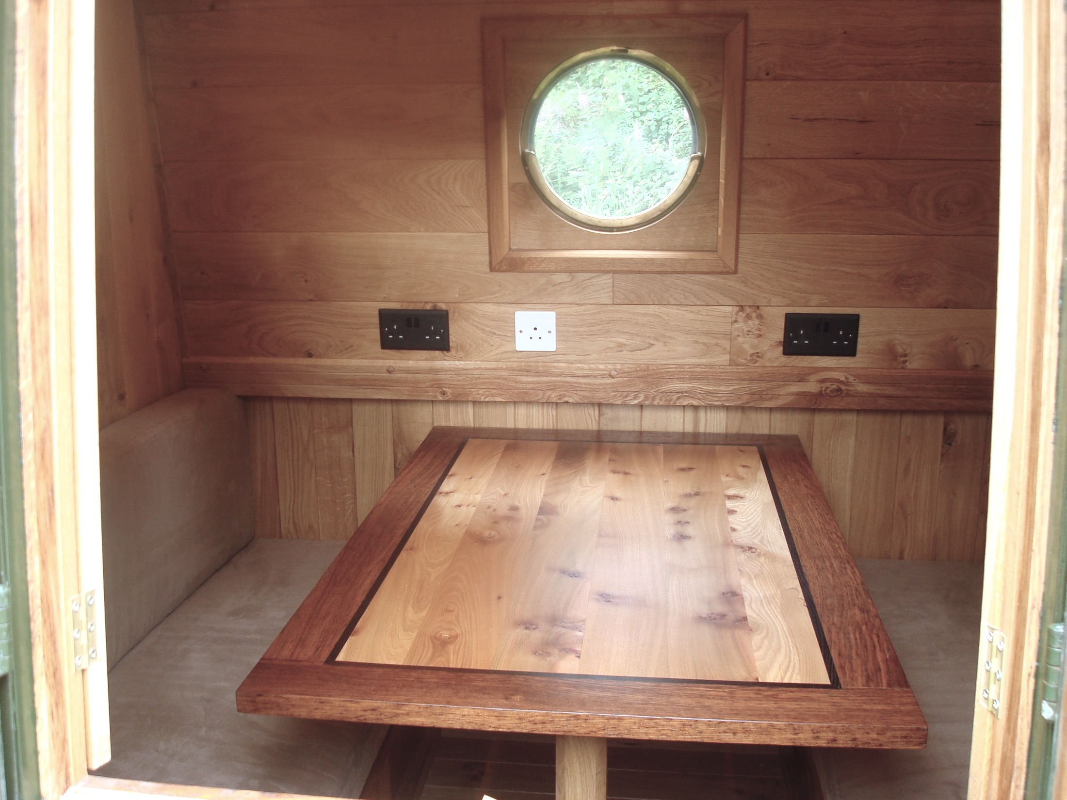 Boat Dinette Elm & Brown Oak