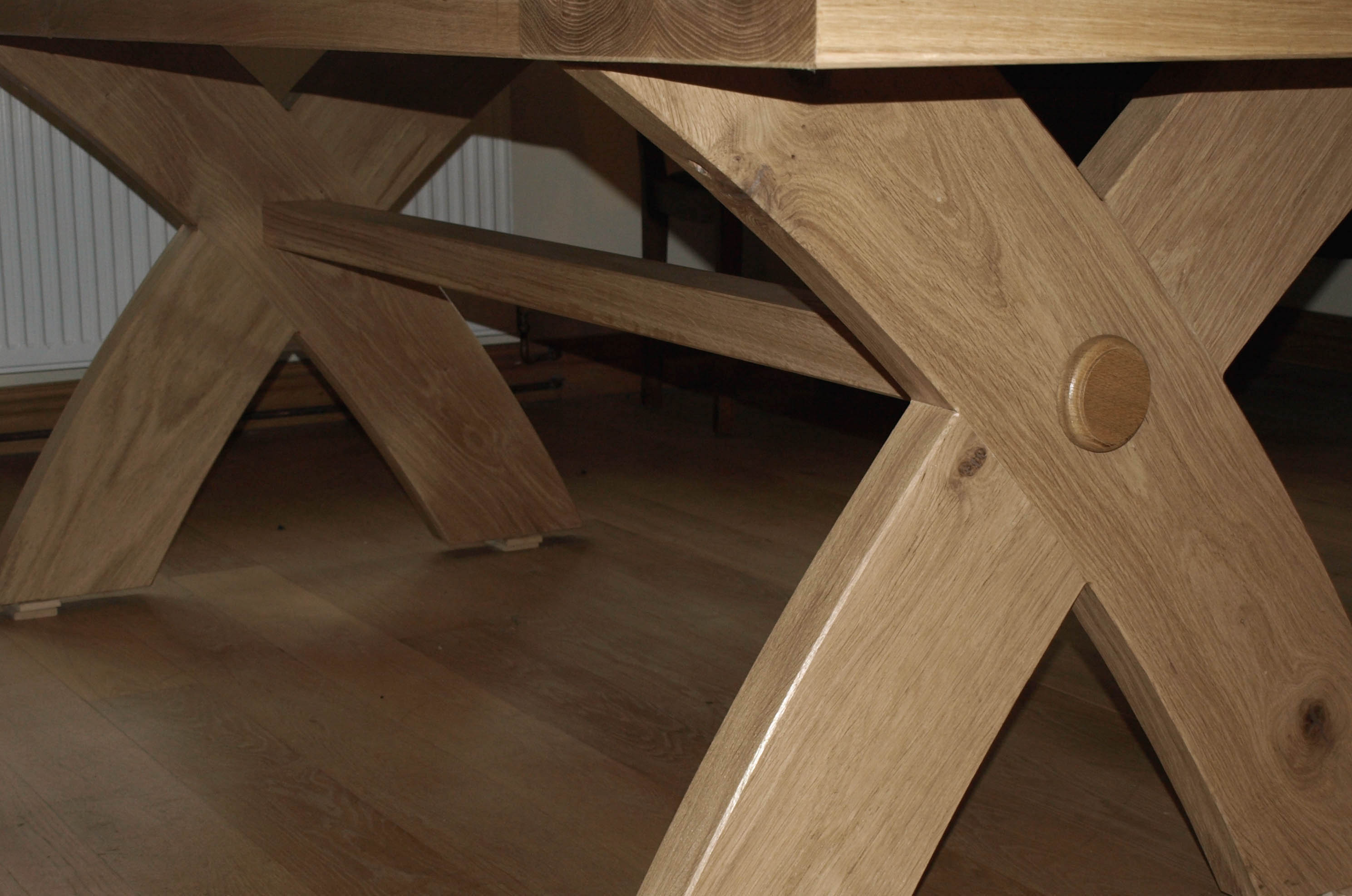 Curved X Leg Table