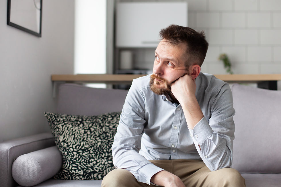 homme libre mais qui sent un vide en lui, il se tourne vers le coaching bien être pour comprendre ce qui lui arrive