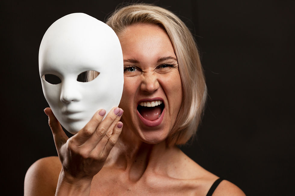 grâce au coaching bien être cette femme enlève son masque pour être authentique et alignée