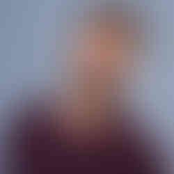 Homme confiant grâce à sa coach confiance en soi Lyon