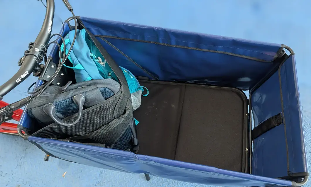 E-Lastenrad Cargobike Bicicapace Pelican mit Kindern