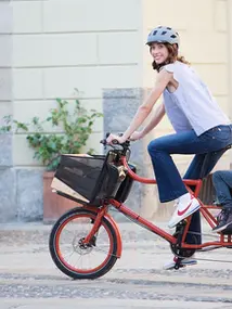 Lastenrad Bicicapace Justlong in Farbe Rot, mit 2 kindern, ebike, e-bike