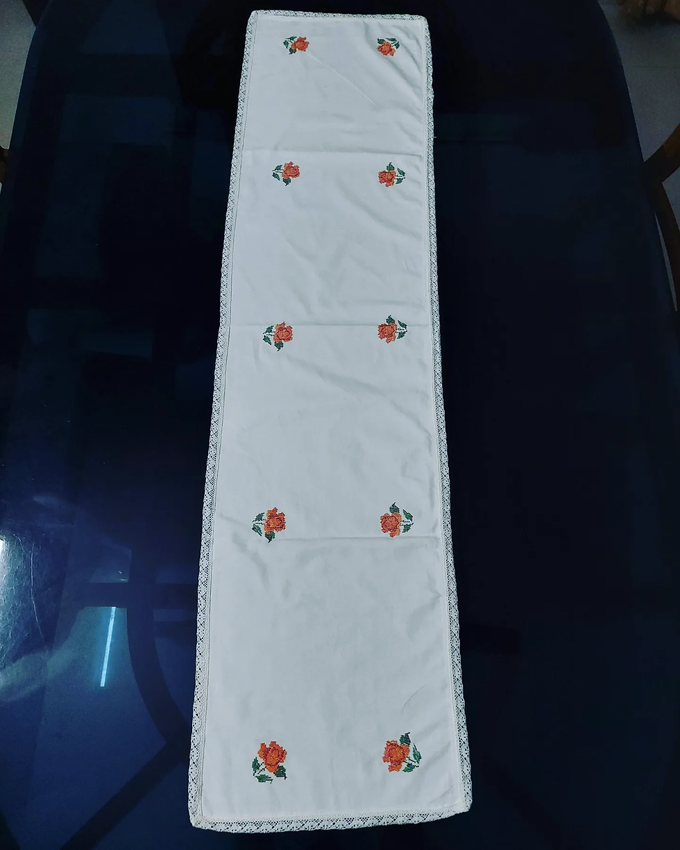 Embroidered table runner 
