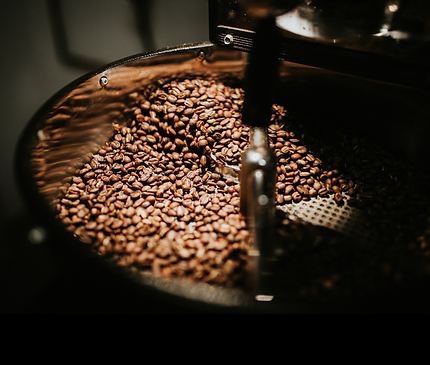 En la mística finca Buenavista, en las alturas de San José, Caldas, nace Café Sarasa, un auténtico tesoro del café colombiano. Cuidadosamente cultivado en este enclave único, nuestro café premium florece en un microclima excepcional. Cada grano es un tributo a la pasión por la excelencia y la autenticidad. Desde la finca hasta tu taza, Café Sarasa te invita a saborear la riqueza de Colombia, llevando la esencia de la finca Buenavista y el aroma cautivador del café a cada sorbo.