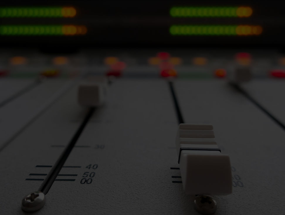 Recording%20studio%20equipment_edited.jp