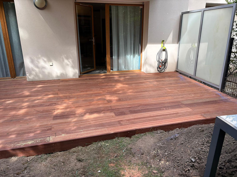 Finalisation-aménagement-exterieur-terasse-en-bois-etskb.jpg
