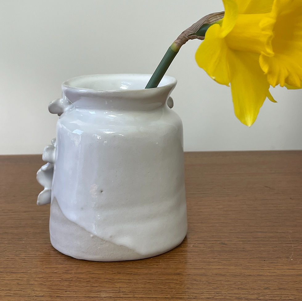 Miniature : Vase à fleurs sculptées