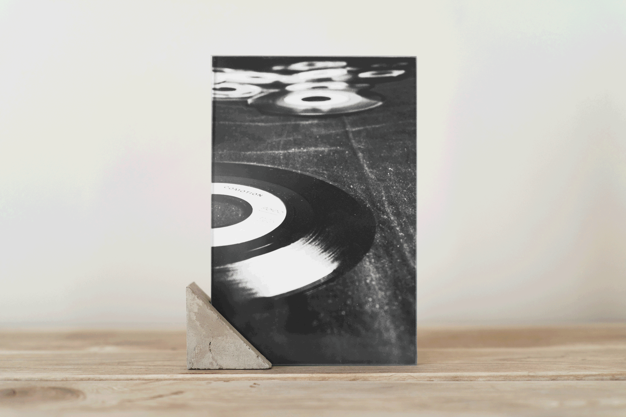 CONCRETE PHOTO FRAME