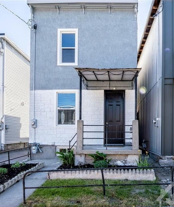 185 Rochester #1: 3 Bedroom Home (Centretown, Ottawa)