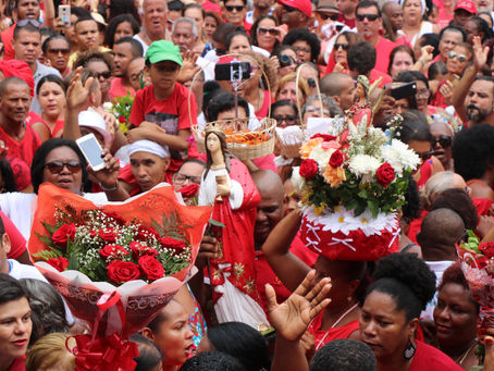 SALVE, SANTA BÁRBARA. EPARREI, OYÁ!