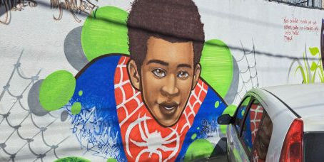 ARTISTAS ILUSTRAM MURO DE ESCOLA EM PERNAMBUÉS COM SUPER-HERÓIS NEGROS