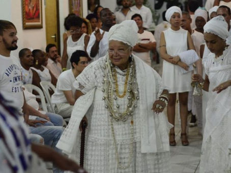 EGBOMI NICE LANÇA O LIVRO “O BAILAR DAS BORBOLETAS” NO MUSEU DE ARTE MODERNA DA BAHIA