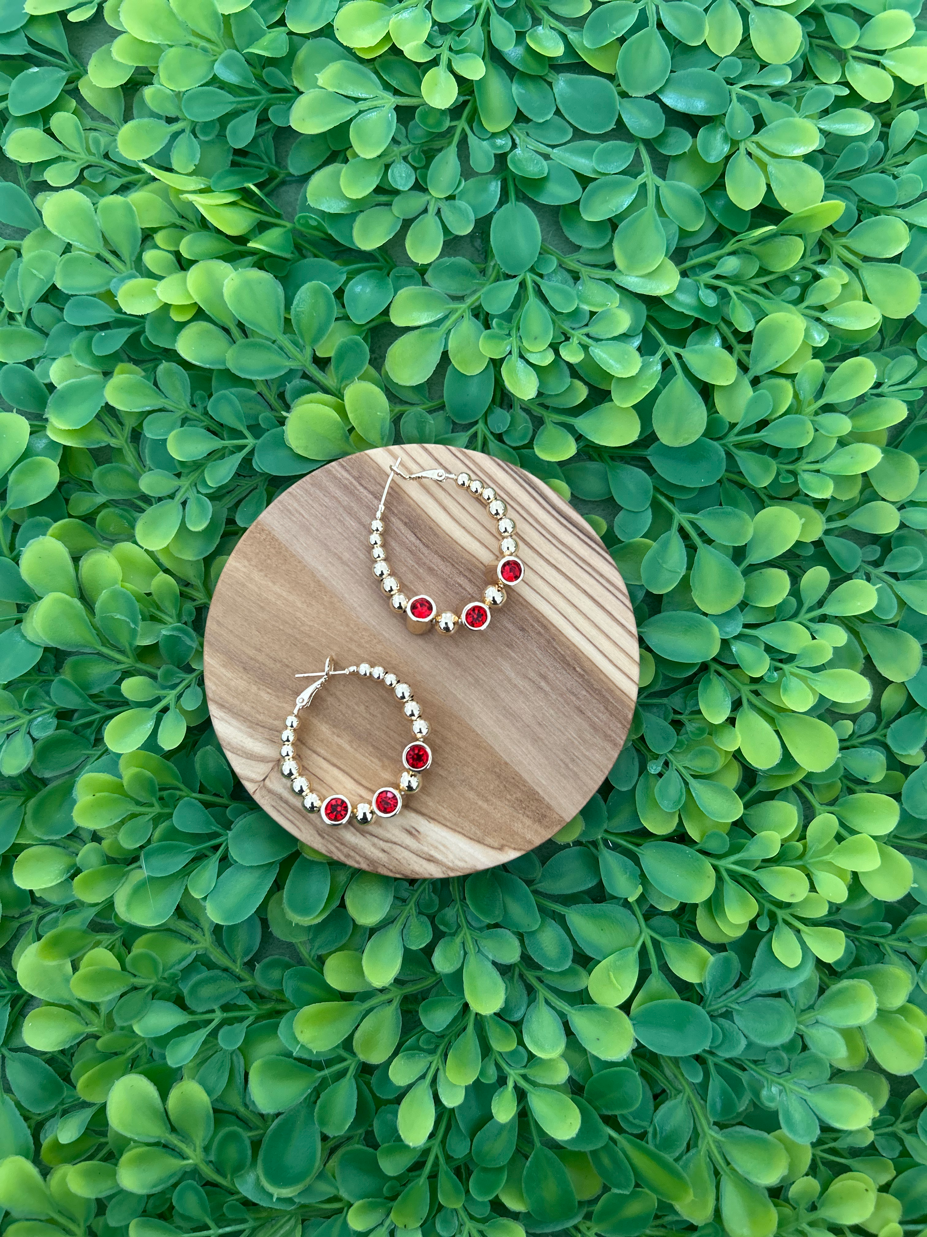 Ball-red hoop earrings 