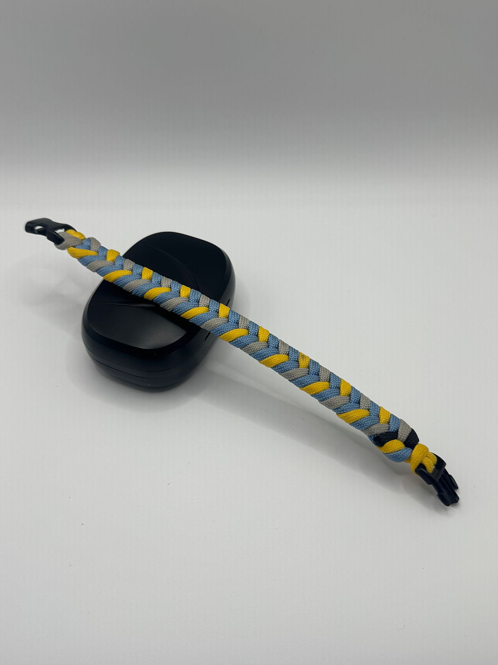 Thumbnail: Trio-Twist Paracord Bracelet – Bold, Braided, Ready for Adventure