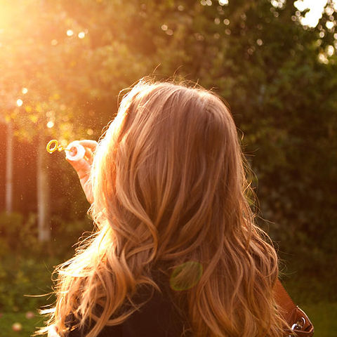 87310-mit-diesen-trick-bekommst-du-mehr-volumen-ins-haar.jpg