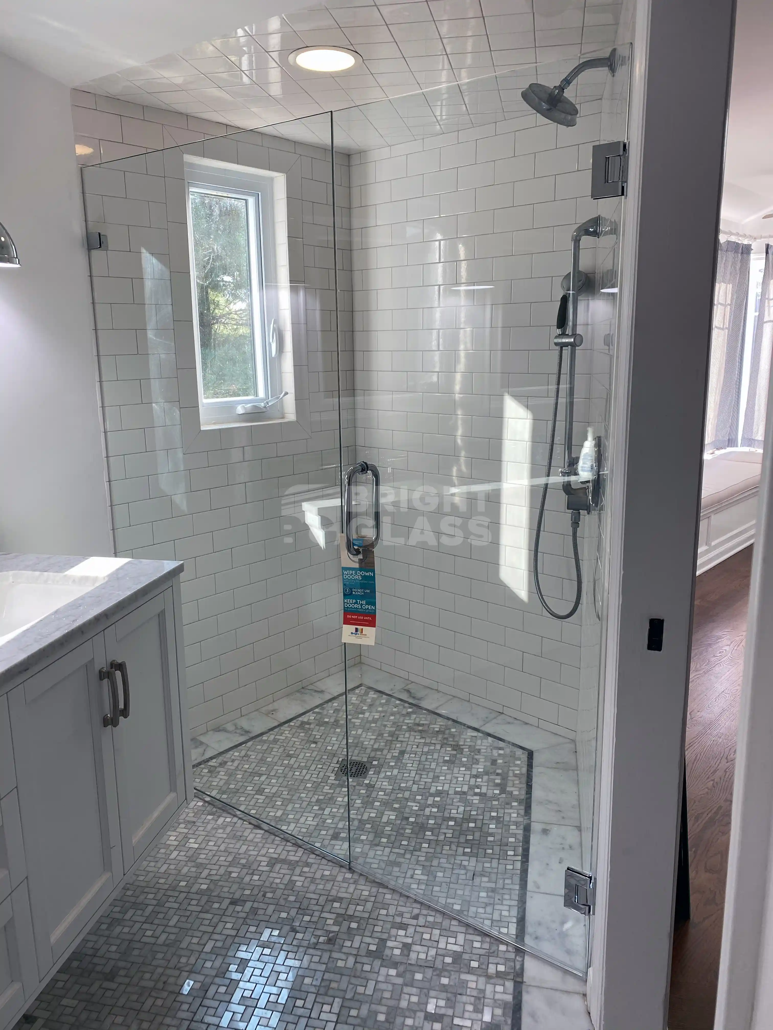 Bright Glass - Tayrona shower door - Tempered glass