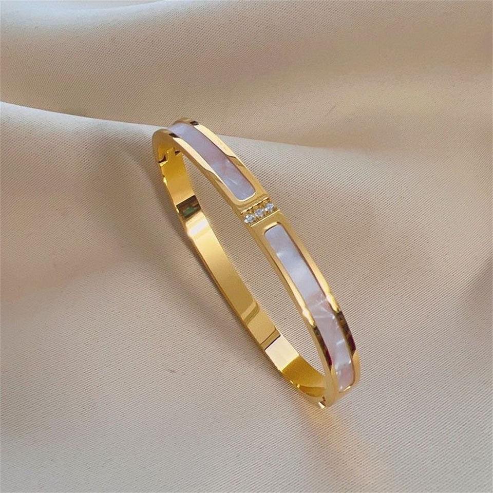 Thumbnail: Veloura Bracelet Collection
