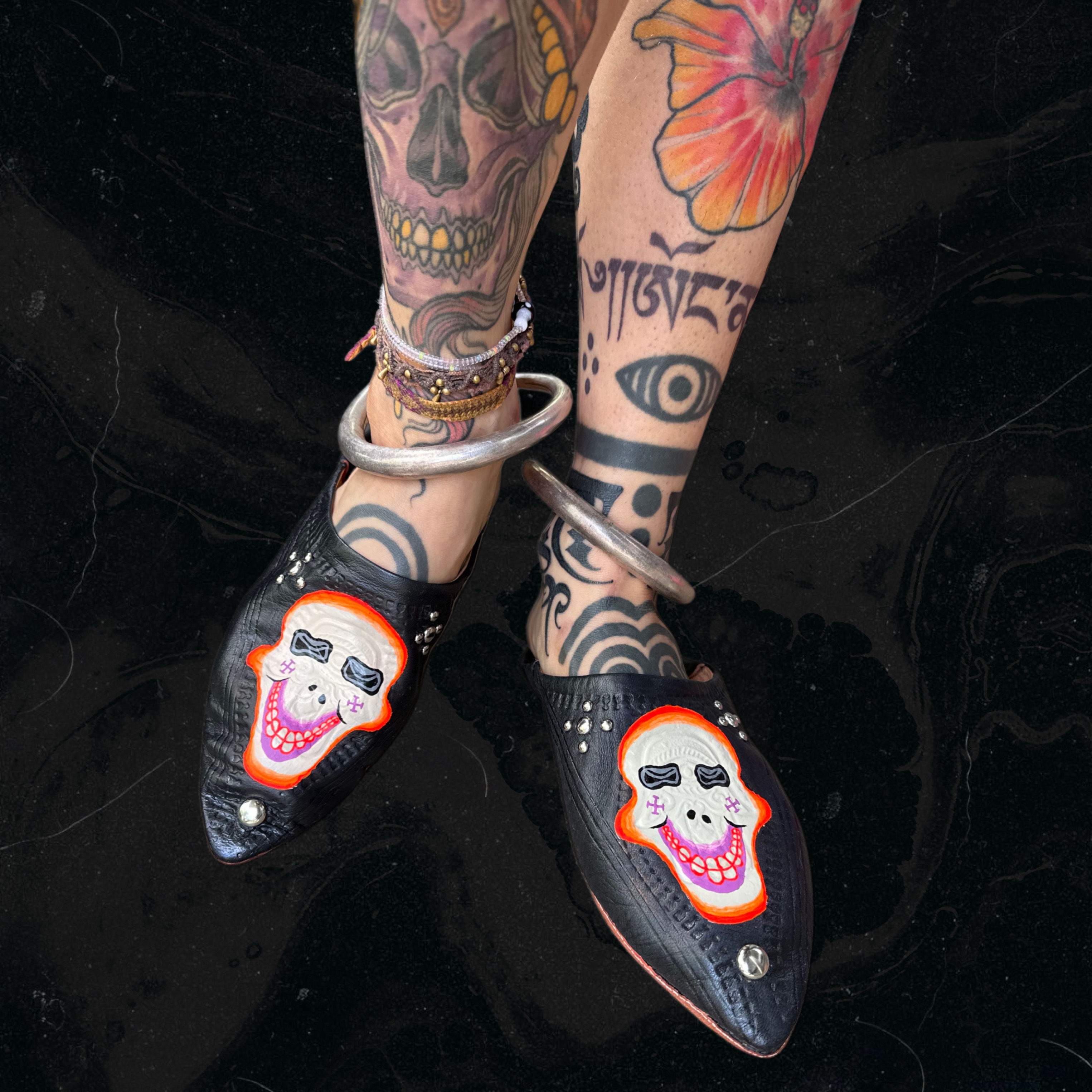 Leather slippers •• Hand painted •• EU 37